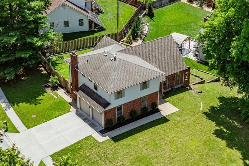 5233 Old Pike Rd, Gladstone, MO 64118