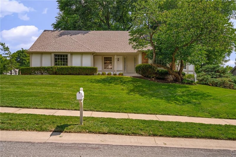 11701 W 101st St, Overland Park, KS 66214