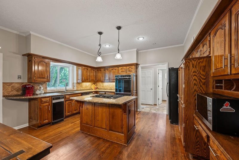 12304 Nieman Rd, Overland Park, KS 66213