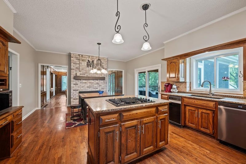 12304 Nieman Rd, Overland Park, KS 66213