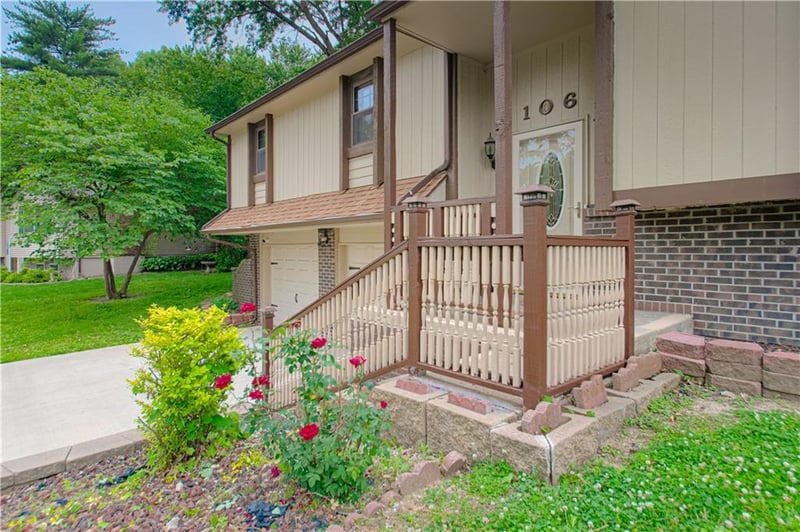 106 Ethel Ln, Lansing, KS 66043