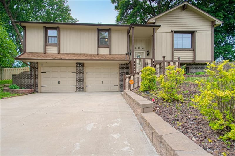 106 Ethel Ln, Lansing, KS 66043