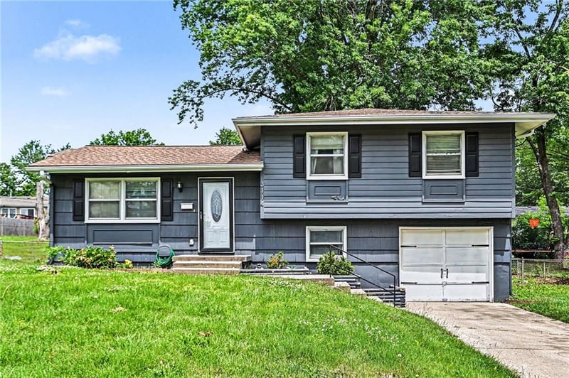 3114 66th St, Gladstone, MO 64119