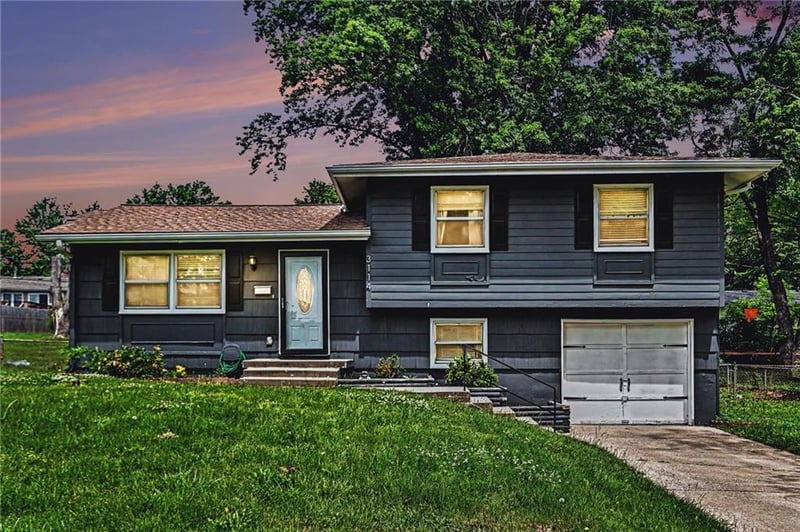 3114 66th St, Gladstone, MO 64119