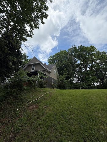 1106 Agnes Ave, Kansas City, MO 64127
