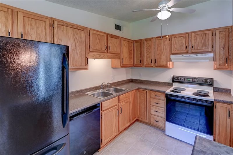 1303 66th St, Gladstone, MO 64118