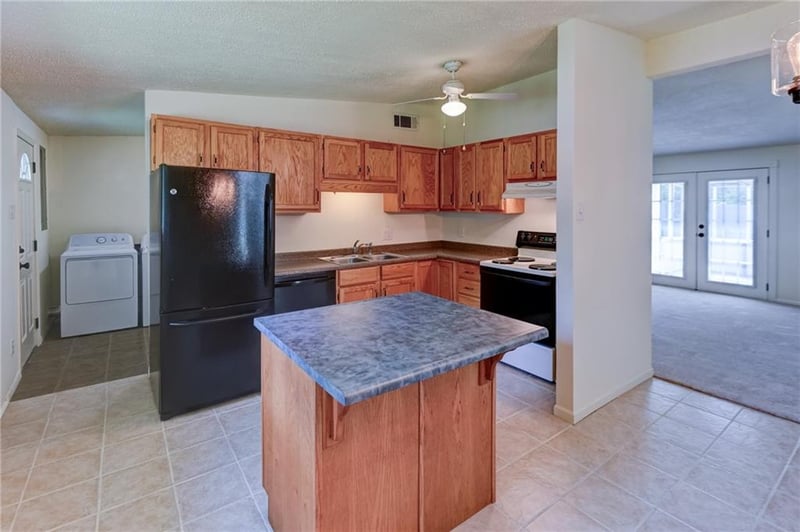 1303 66th St, Gladstone, MO 64118