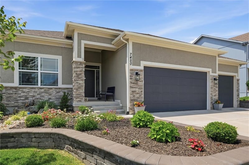7450 Douglas Ct, Parkville, MO 64152