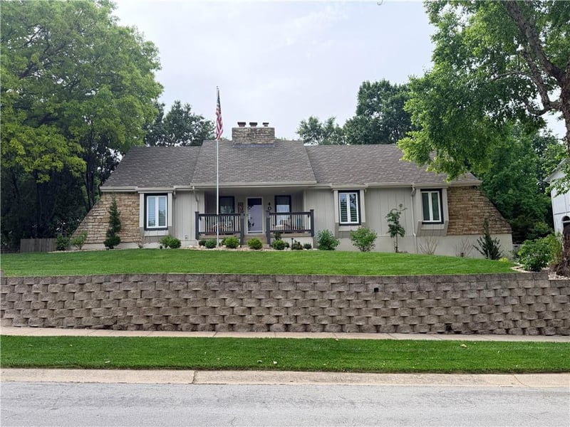 401 Landings Dr, Lee's Summit, MO 64064