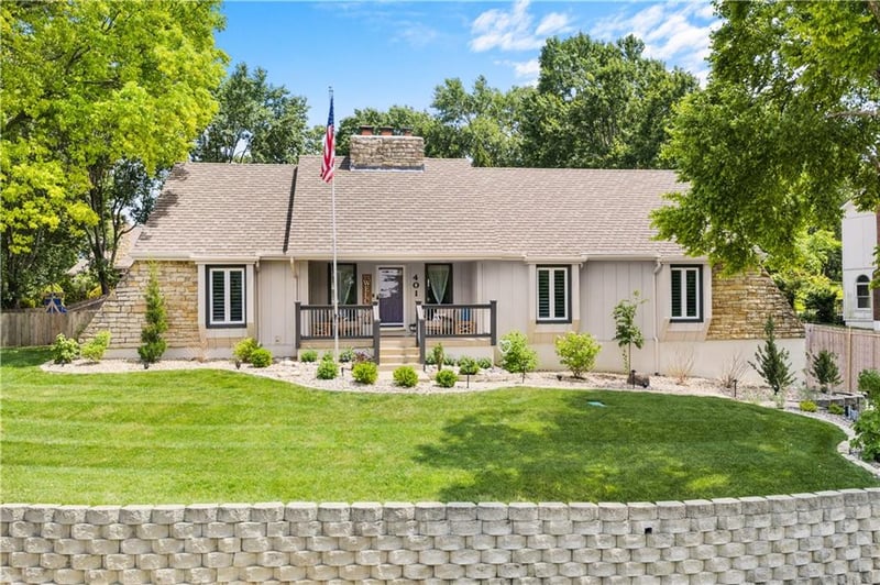 401 NE Landings Dr, Lee's Summit, MO 64064