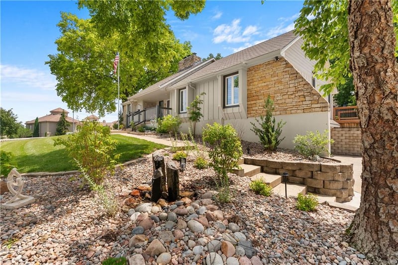 401 NE Landings Dr, Lee's Summit, MO 64064