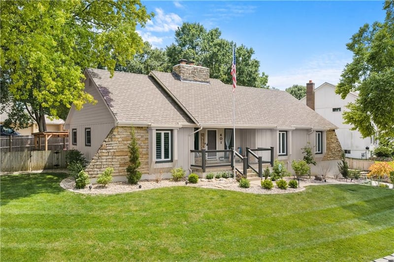 401 NE Landings Dr, Lee's Summit, MO 64064