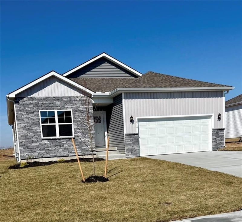 717 Solstice Cir, Belton, MO 64012