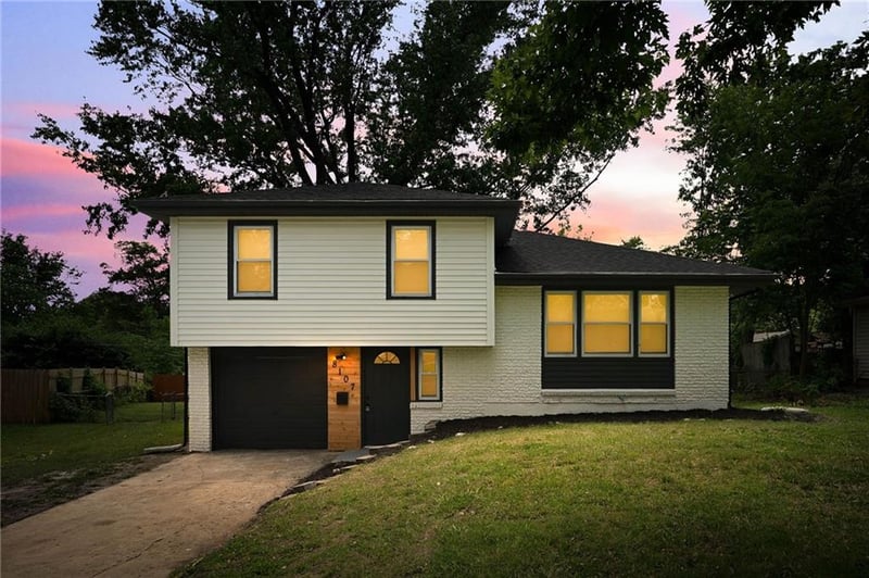 8107 E 91st Ter, Kansas City, MO 64138