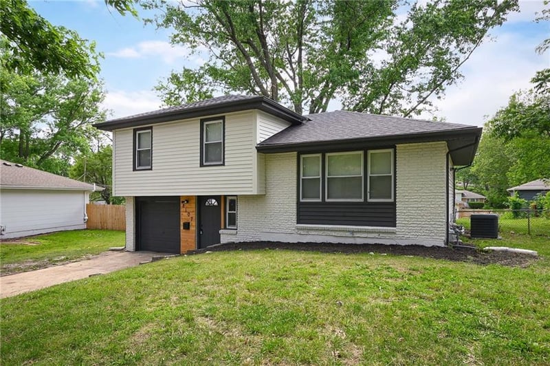 8107 E 91st Ter, Kansas City, MO 64138