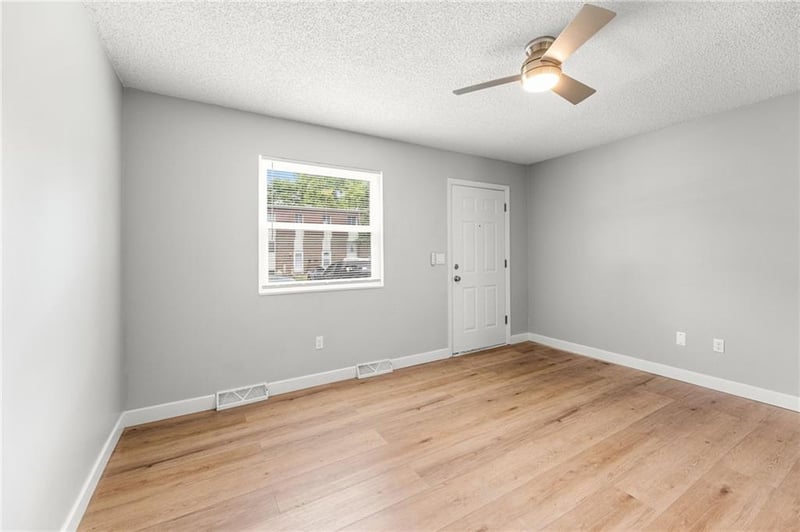 10011 52nd St, Merriam, KS 66203