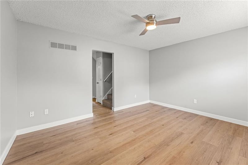 10011 52nd St, Merriam, KS 66203