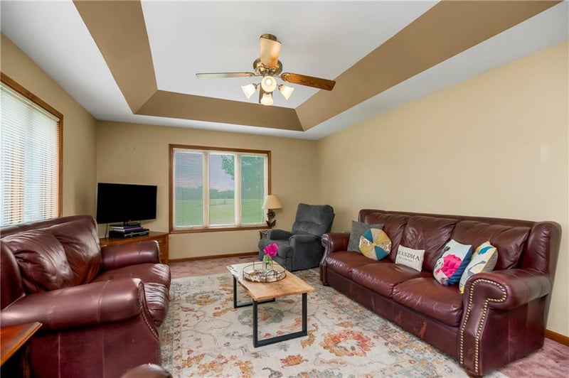 15628 238th St, Tonganoxie, KS 66086