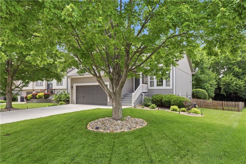 12602 Clinton Ct, Olathe, KS 66061