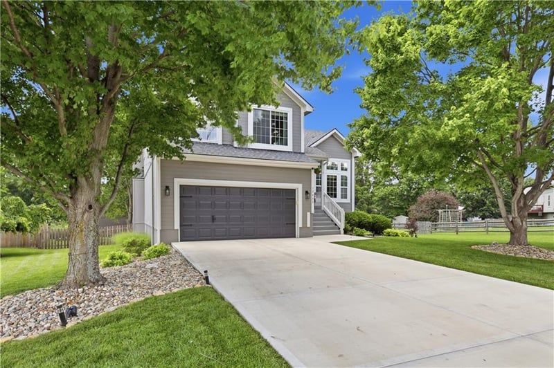 12602 Clinton Ct, Olathe, KS 66061