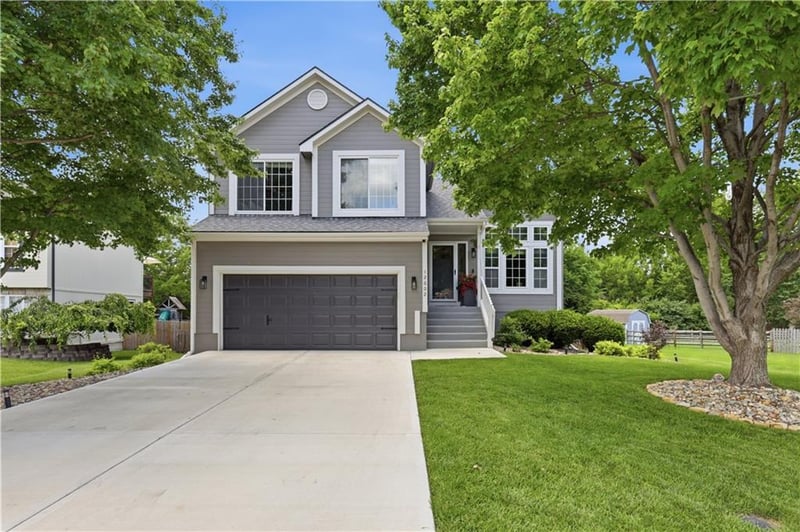 12602 Clinton Ct, Olathe, KS 66061