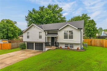 112 NW 101st Ter, Kansas City, MO 64155