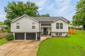 112 NW 101st Ter, Kansas City, MO 64155