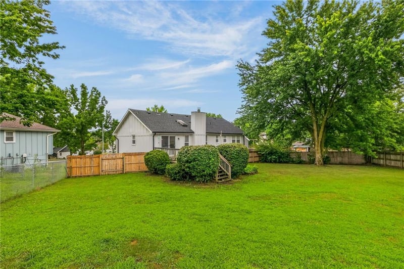 112 NW 101st Ter, Kansas City, MO 64155