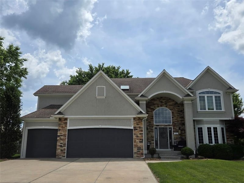 1625 Shadow Valley Dr, Lee's Summit, MO 64064
