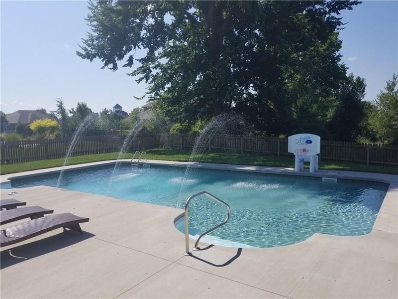 1625 Shadow Valley Dr, Lee's Summit, MO 64064