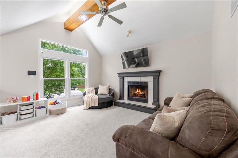 808 Daney Dr, Lee's Summit, MO 64081