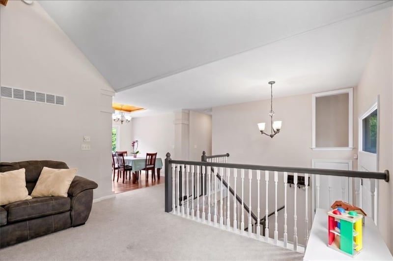 808 Daney Dr, Lee's Summit, MO 64081