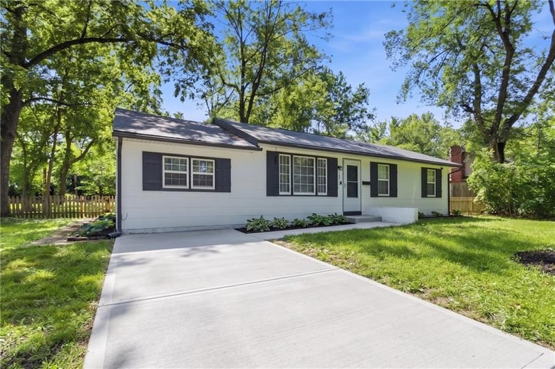 10515 Palmer Ave, Kansas City, MO 64134