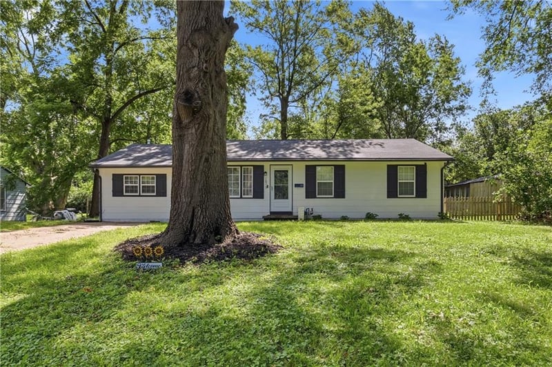 10515 Palmer Ave, Kansas City, MO 64134