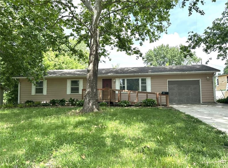 1618 Glenn Dr, Lawrence, KS 66044