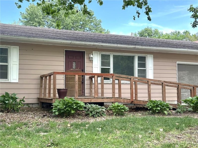 1618 Glenn Dr, Lawrence, KS 66044