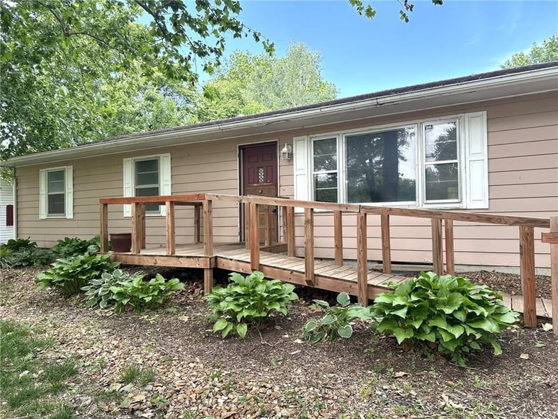 1618 Glenn Dr, Lawrence, KS 66044