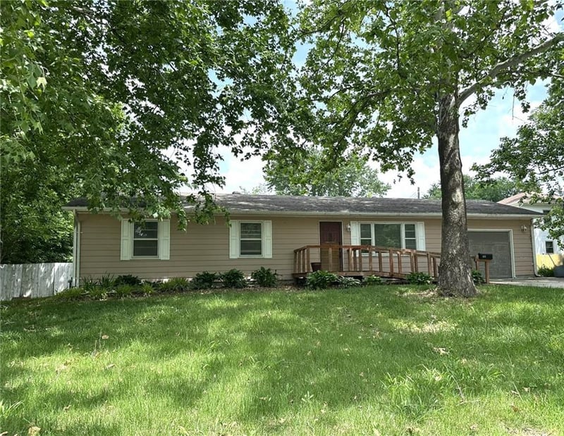 1618 Glenn Dr, Lawrence, KS 66044