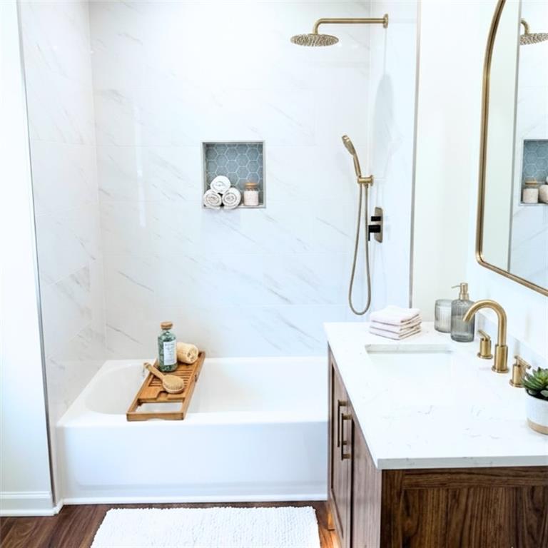 608 Montgomery St, Lee's Summit, MO 64081