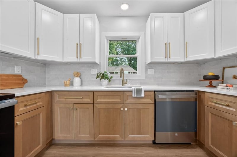 608 SW Montgomery St, Lee's Summit, MO 64081