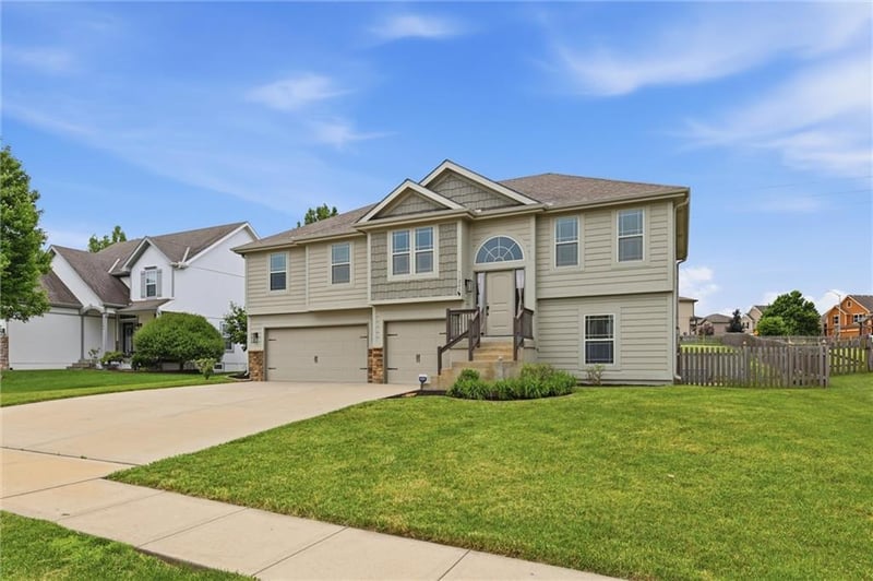 11208 Manchester Ave, Kansas City, MO 64157
