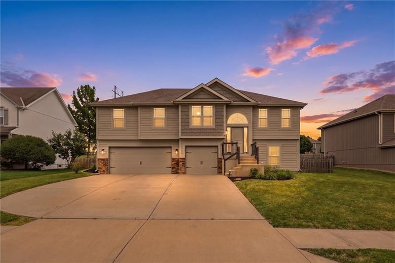 11208 Manchester Ave, Kansas City, MO 64157