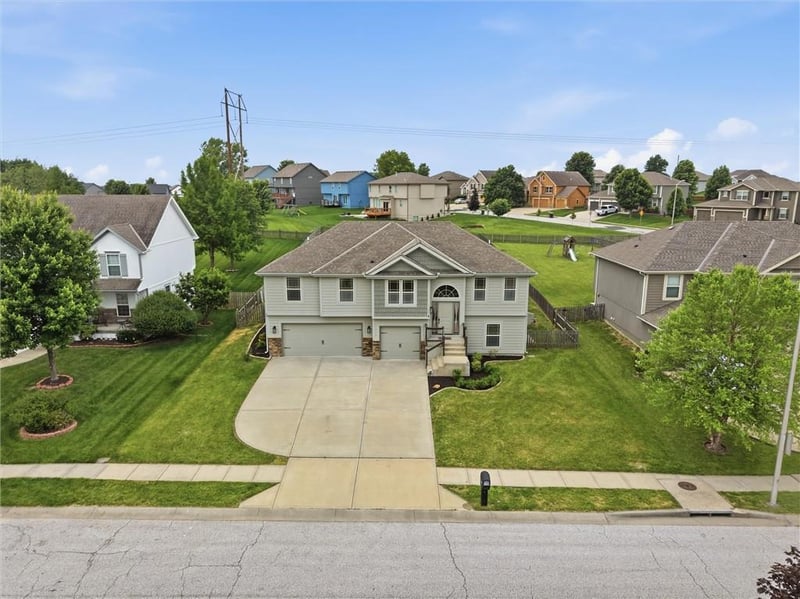 11208 Manchester Ave, Kansas City, MO 64157