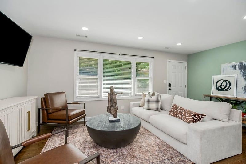 9016 Main St, Kansas City, MO 64114