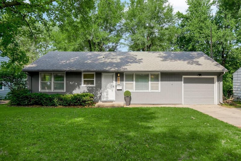 9016 Main St, Kansas City, MO 64114