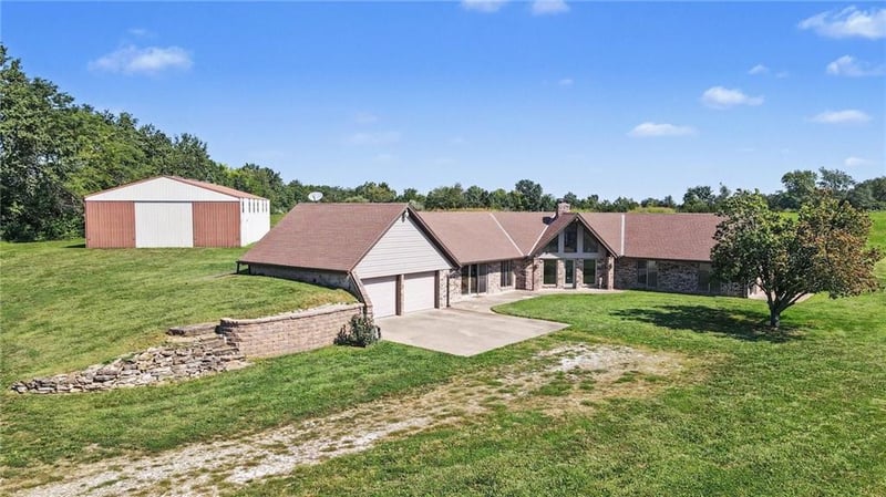 2946 SW 204th St, Trimble, MO 64492