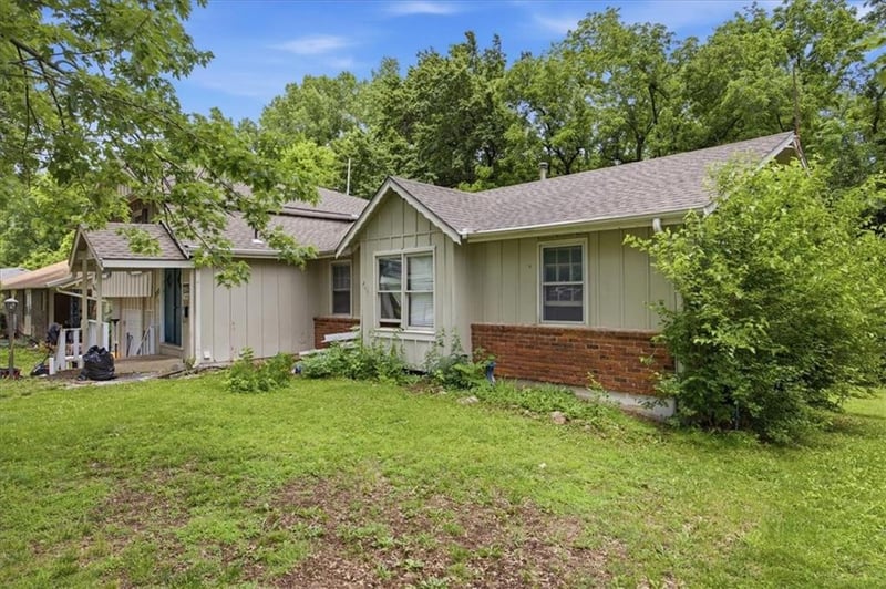 7775 England St, Overland Park, KS 66214