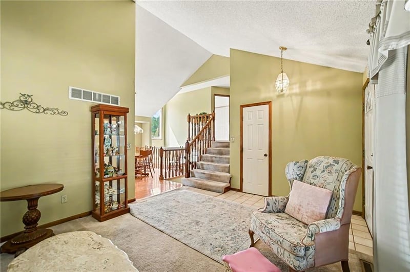916 Heatherwood Dr, Blue Springs, MO 64015