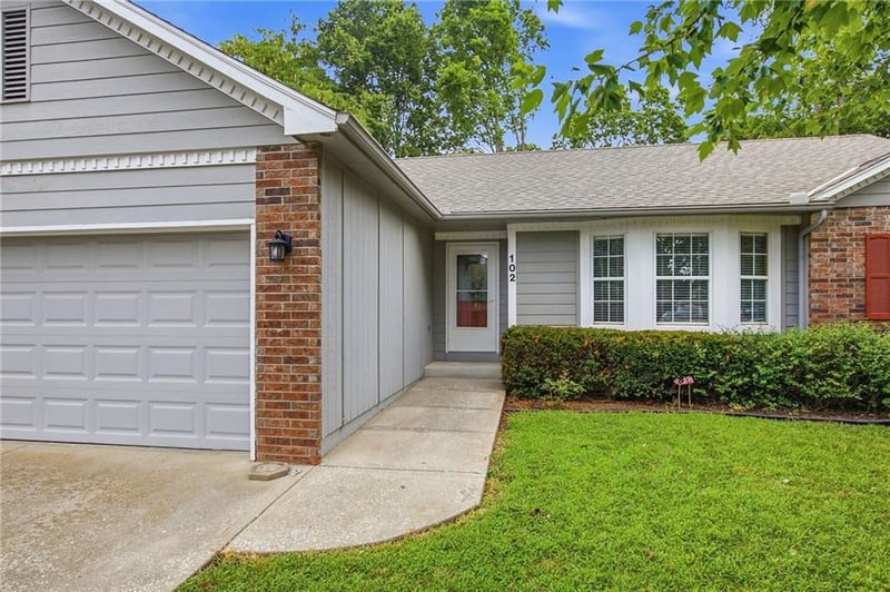 102 W Sierra Dr, Raymore, MO 64083