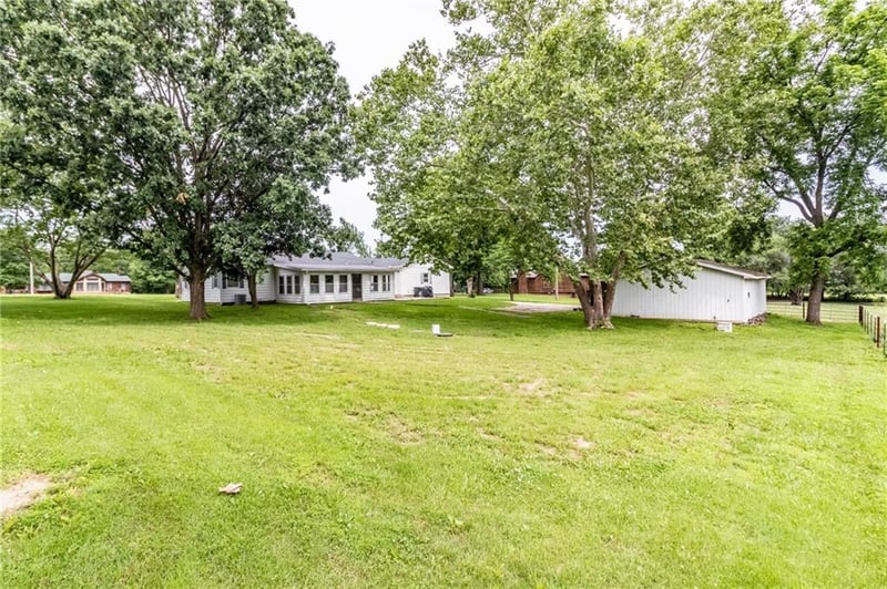 237 21 Rd, Warrensburg, MO 64093